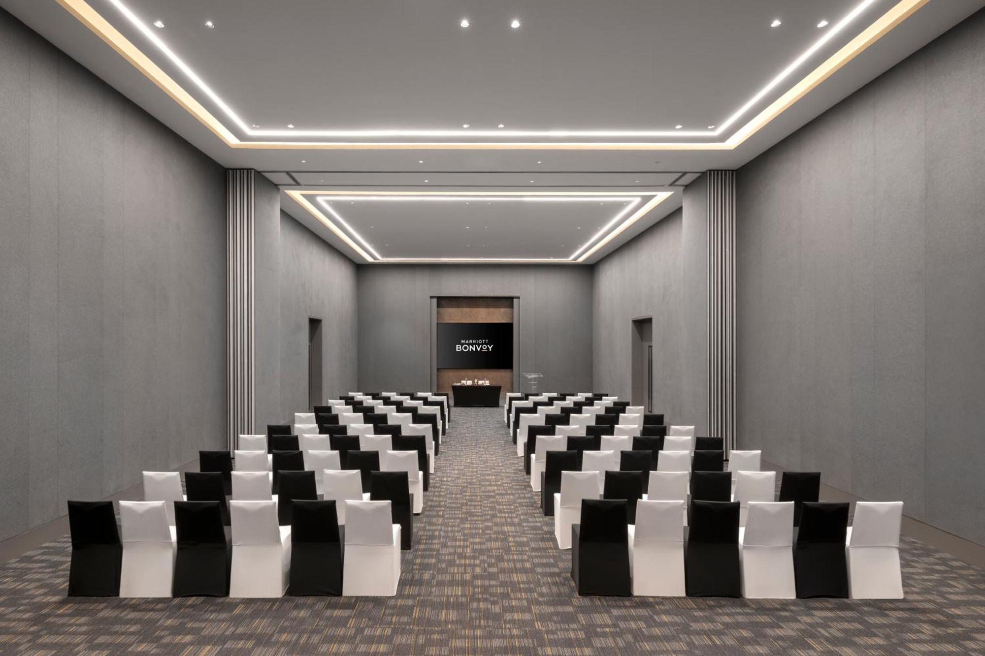 Moxy Bengaluru Airport Prestige Tech Cloud Hotel Devanahalli Екстериор снимка